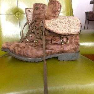 Roxy Ember J distressed lace up boot size 9